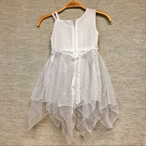 Girls dress white for girls, size around 4/5. - Picture 3 of 7